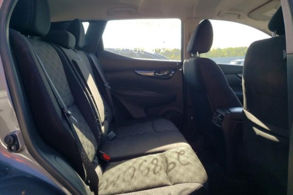 фото Nissan ROGUE SPORT S