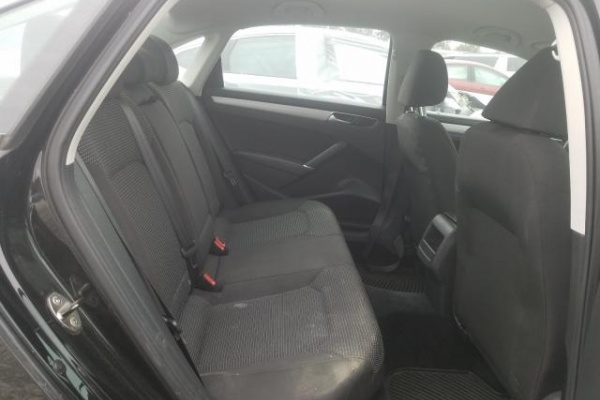 фото Volkswagen Passat S