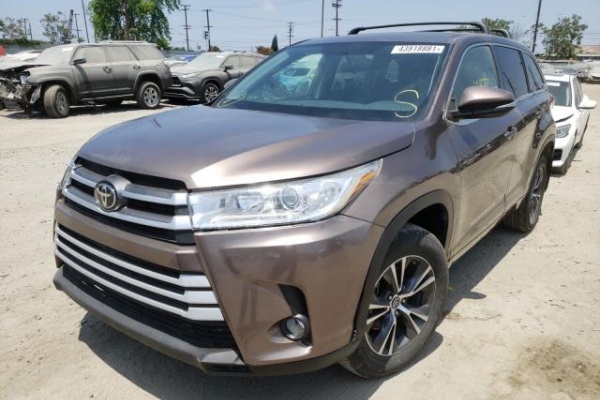фото Toyota HIGHLANDER LE