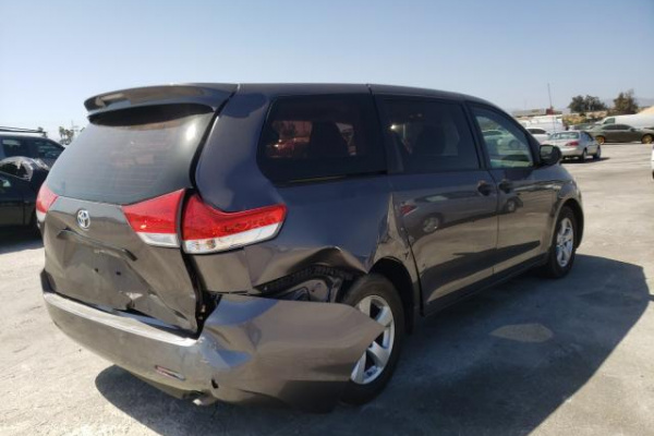 фото TOYOTA SIENNA