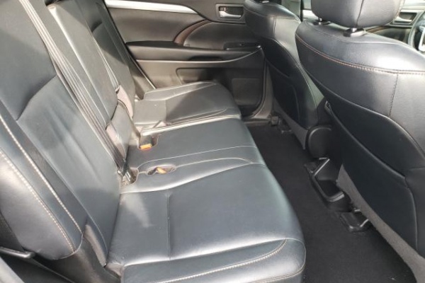 фото Toyota HIGHLANDER SE