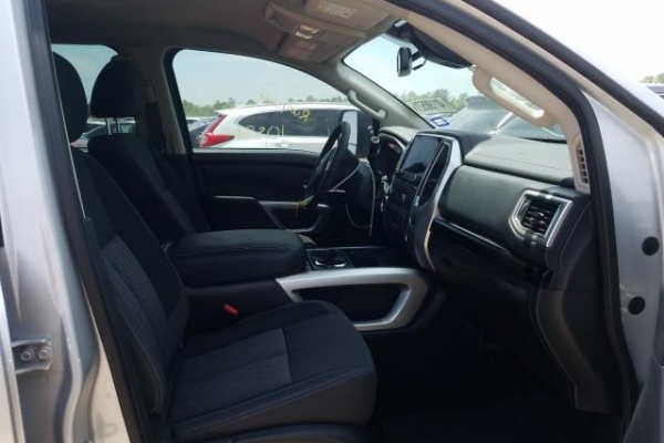 фото Nissan Titan SV