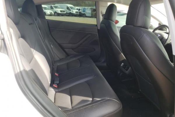 фото Tesla MODEL 3