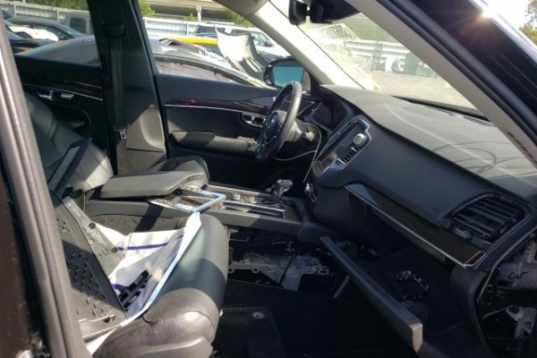 фото Volvo XC90 T6