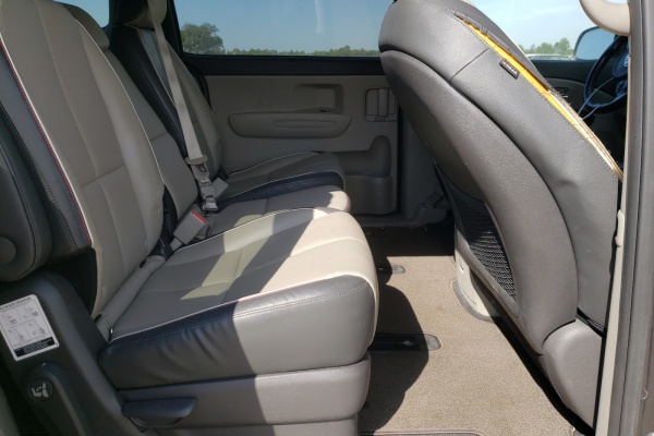 фото Kia Sedona LX