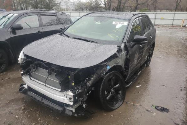 фото Toyota RAV4 XSE