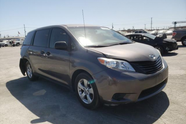 фото TOYOTA SIENNA