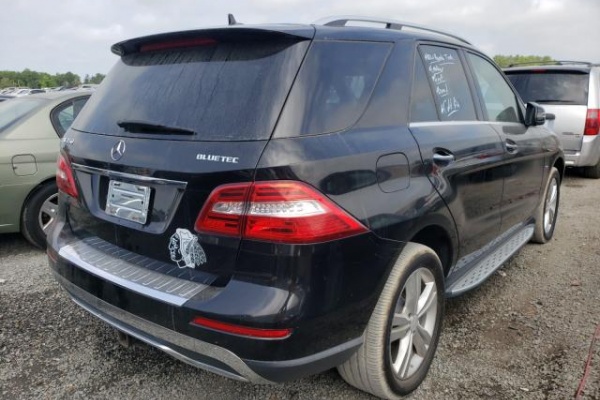 фото Mercedes-Benz ML 350 BLUETEC