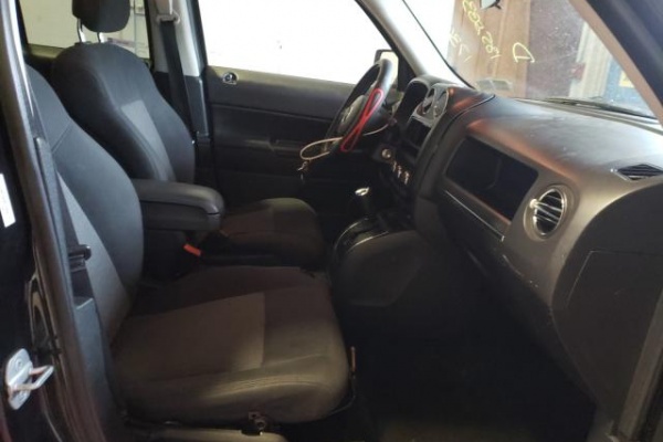 фото Jeep Patriot SPORT