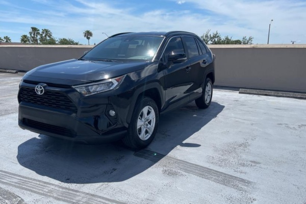фото Toyota RAV4 XLE