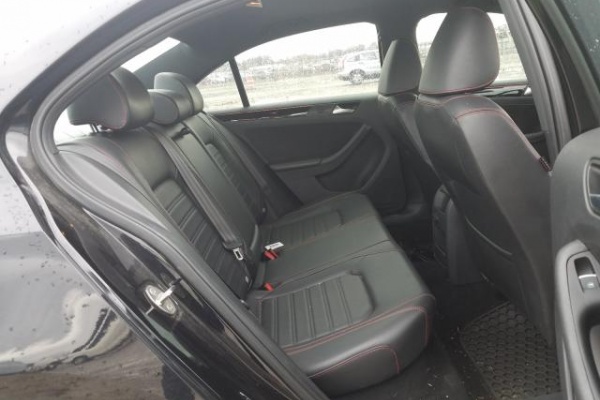 фото Volkswagen Jetta GLI