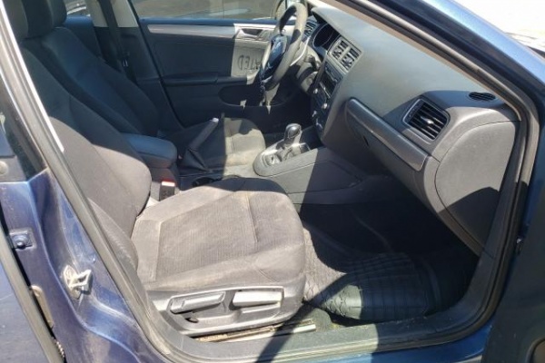 фото Volkswagen Jetta SE