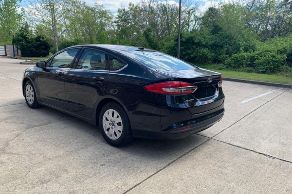 фото Ford Fusion S