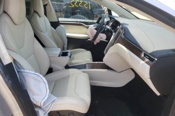 фото Tesla MODEL X