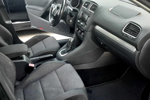 фото Volkswagen Golf