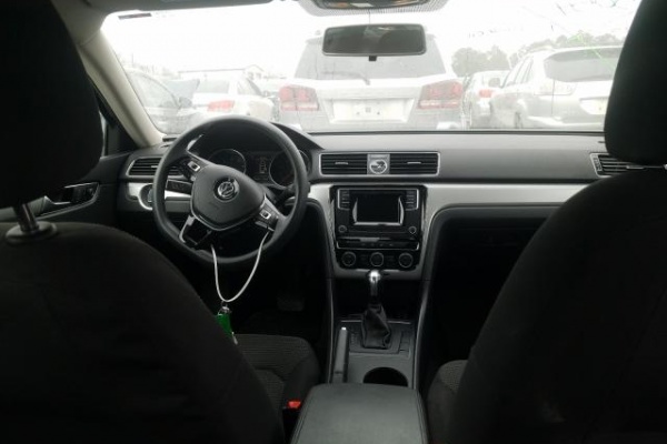 фото Volkswagen Passat S