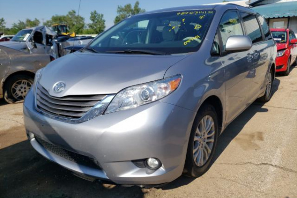 фото TOYOTA SIENNA