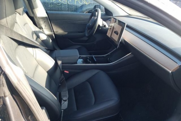 фото Tesla MODEL 3