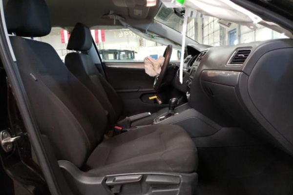 фото Volkswagen Jetta SE