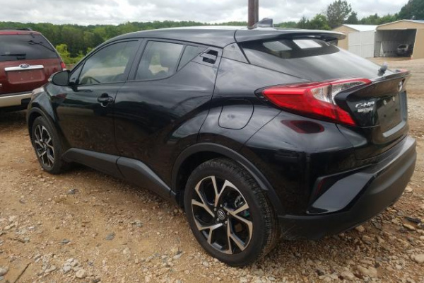 фото TOYOTA C-HR XLE