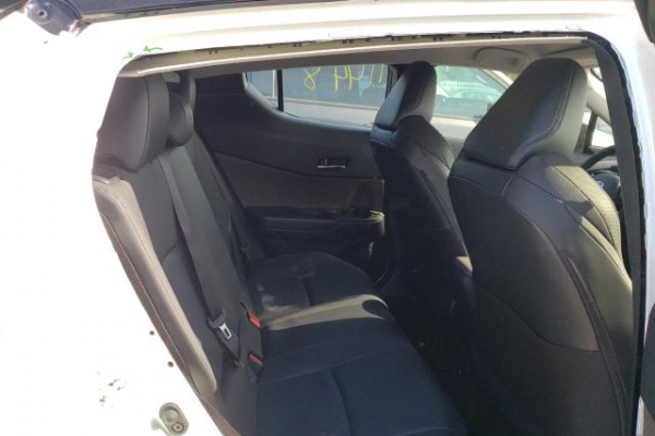 фото TOYOTA C-HR XLE