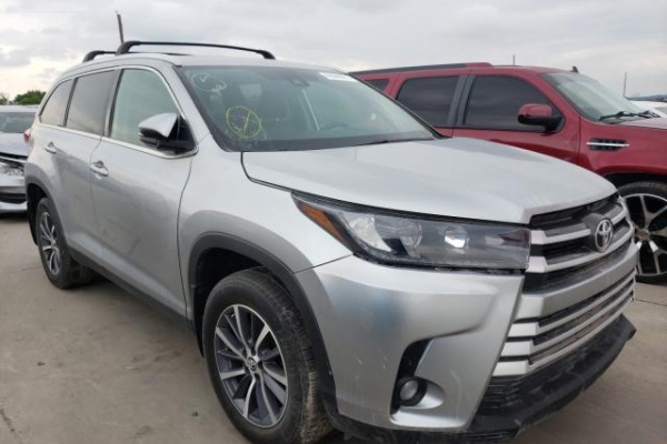 фото Toyota Highlander SE