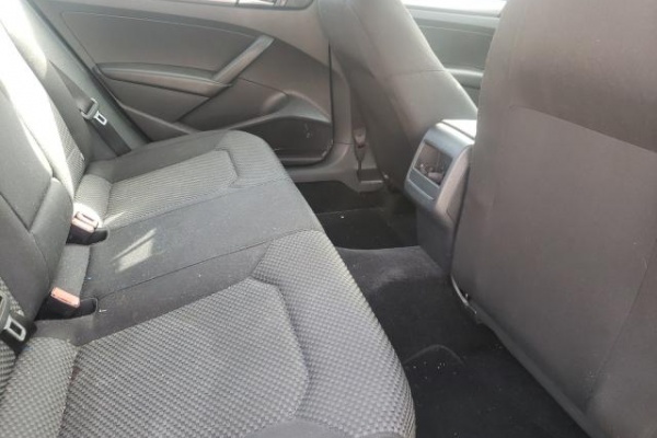 фото Volkswagen Passat S