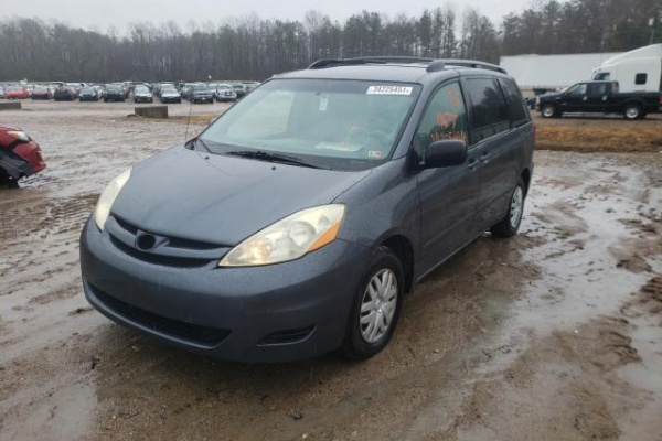 фото TOYOTA SIENNA