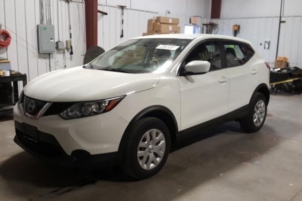 фото Nissan Rogue SPORT S