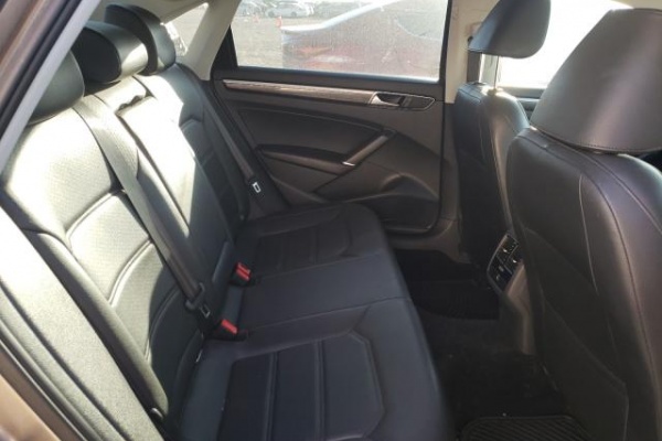 фото Volkswagen Passat SE