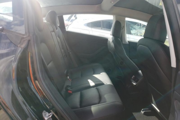 фото Tesla MODEL 3