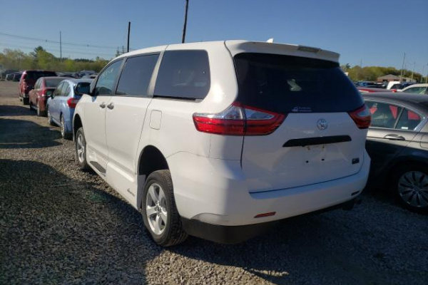 фото TOYOTA SIENNA