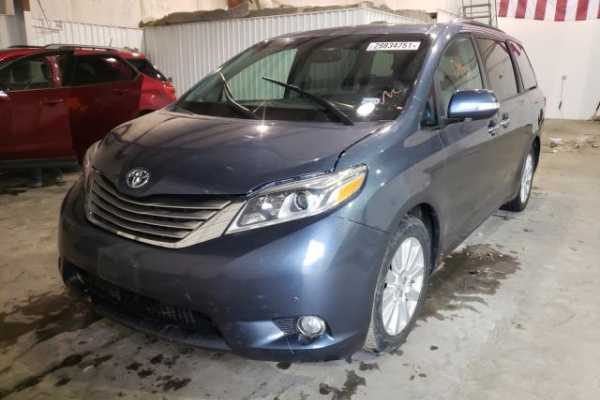 фото TOYOTA SIENNA