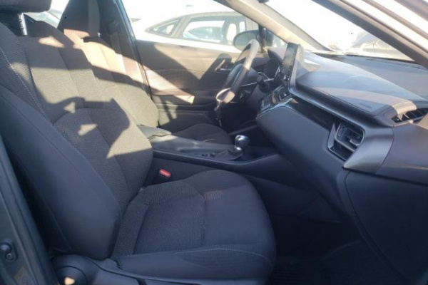 фото TOYOTA C-HR XLE