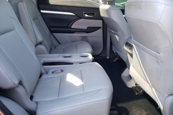 фото Toyota HIGHLANDER SE