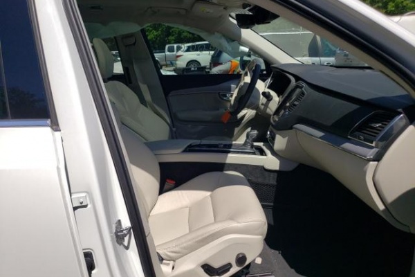 фото Volvo XC90 T5