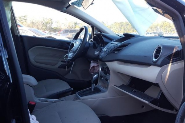 фото Ford Fiesta SE