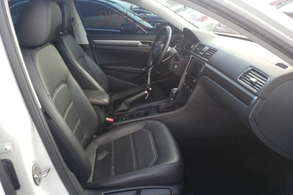 фото Volkswagen Passat S