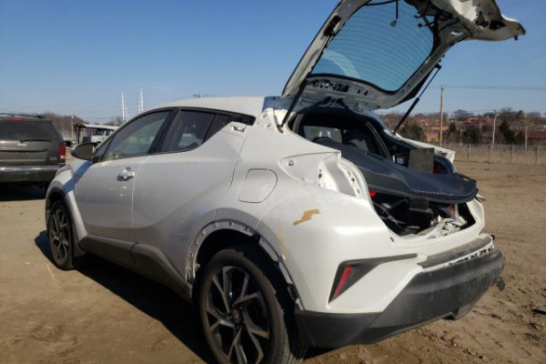 фото TOYOTA C-HR XLE