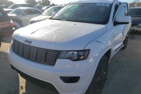 фото jeep  GRAND CHEROKEE LAREDO