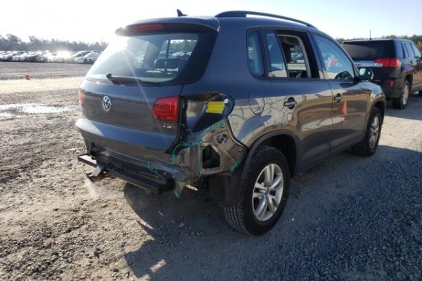 фото Volkswagen Tiguan S