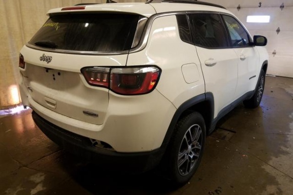 фото Jeep Compass LATITUDE