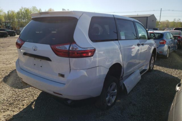 фото TOYOTA SIENNA