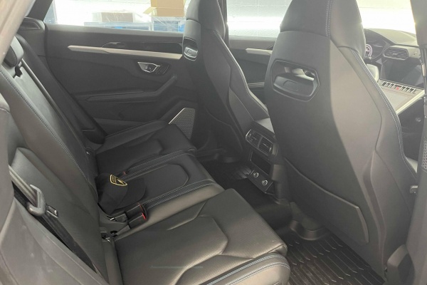 фото Lamborghini URUS