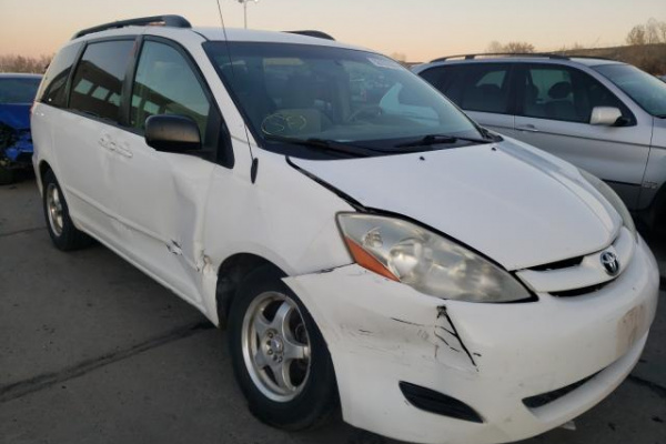 фото TOYOTA SIENNA