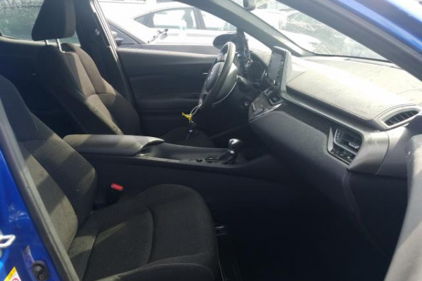 фото TOYOTA C-HR XLE