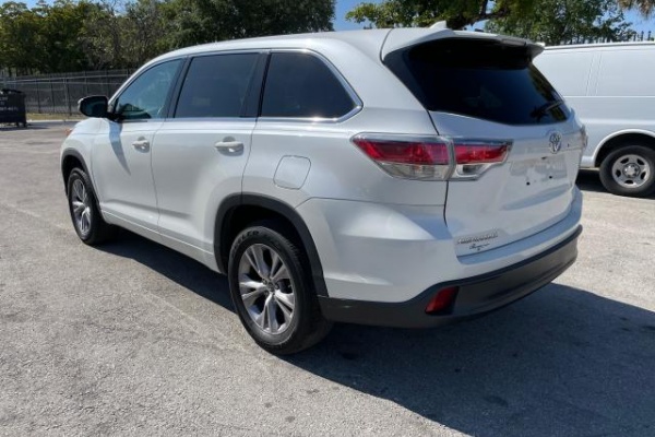 фото Toyota HIGHLANDER LE