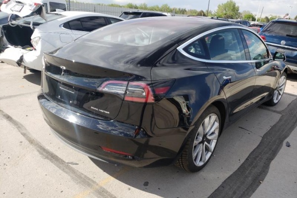 фото Tesla MODEL 3
