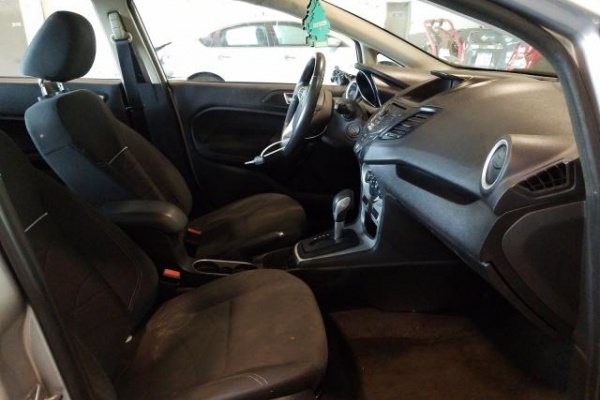 фото Ford Fiesta SE