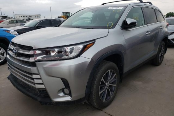 фото Toyota Highlander SE